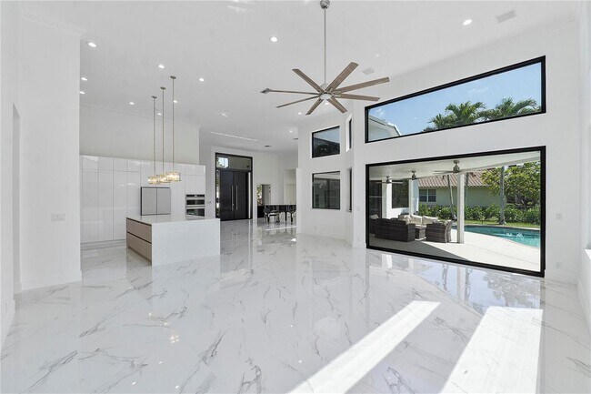 Building Photo - 410 Sabal Way