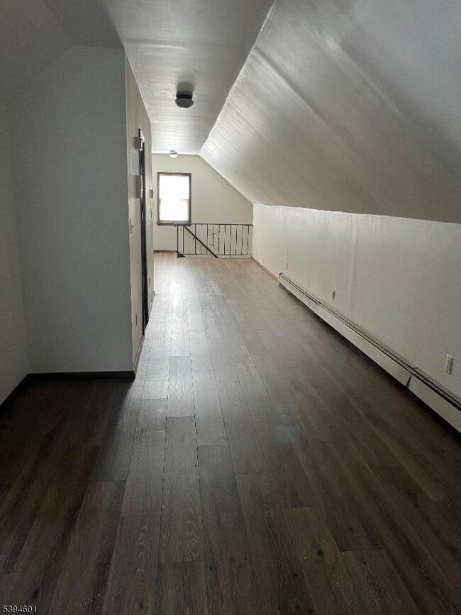 Building Photo - 469 Crooks Ave