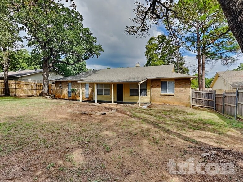 Building Photo - 2710 Jewell Dr