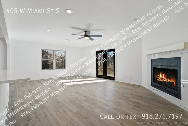 Building Photo - 405 W Miami St