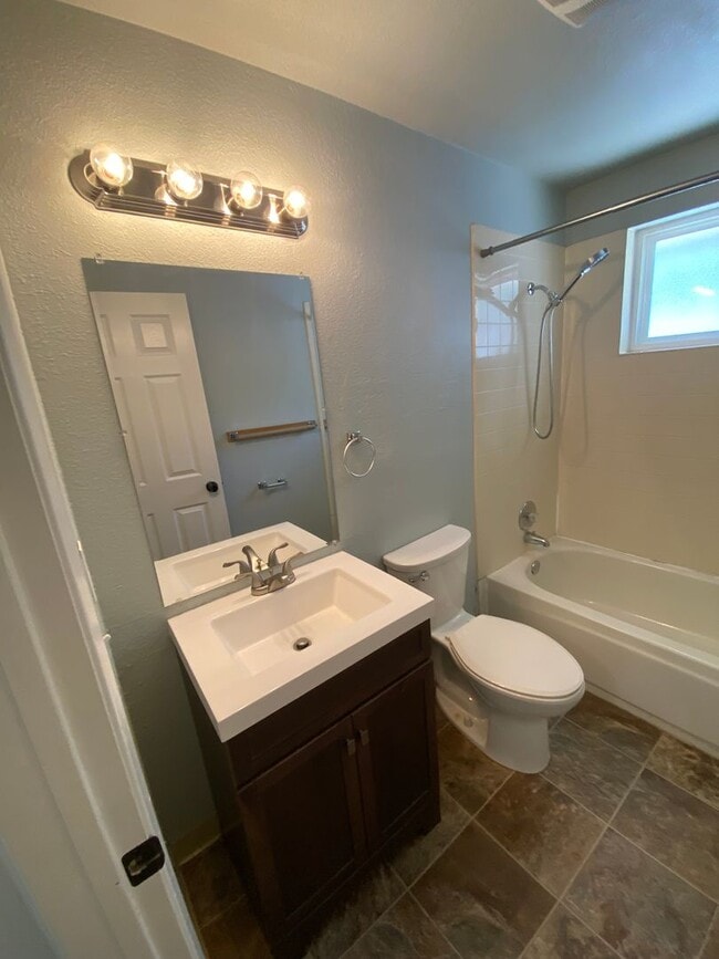 Building Photo - Ready first of June / 3 bedroom 2 bathroom...