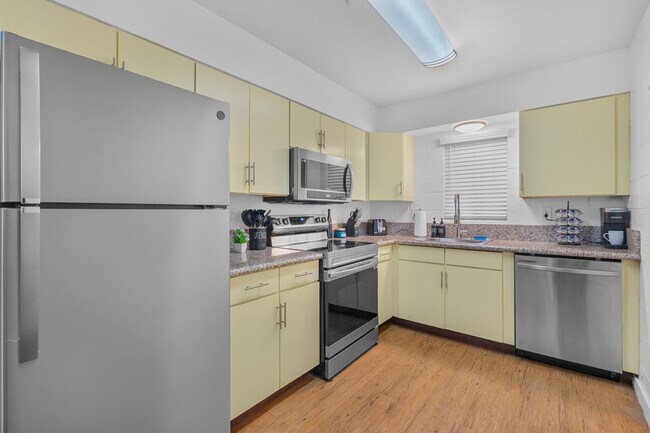 Building Photo - 109 E Broadway Rd