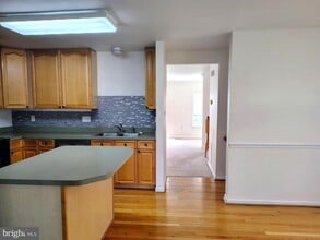Building Photo - 82 Eldon Dr