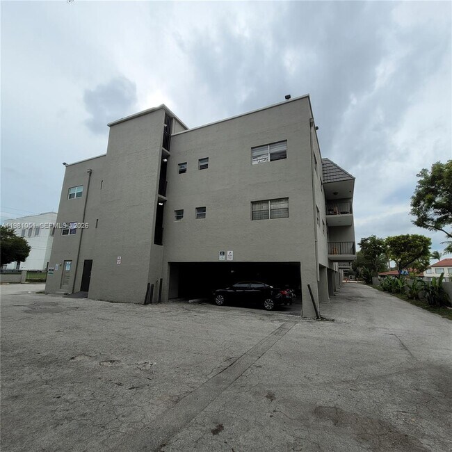 Building Photo - 5100 SW 41st St