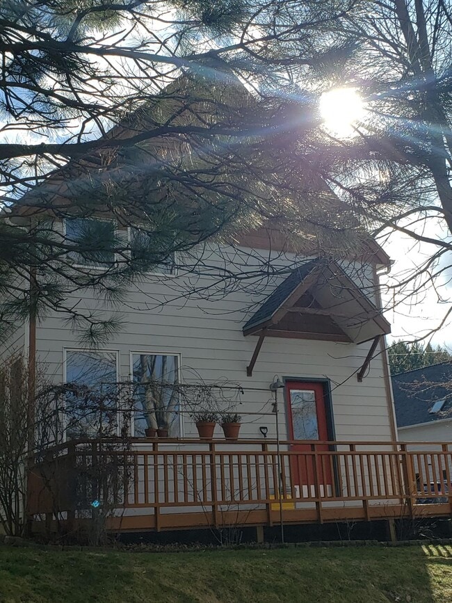 Building Photo - 1415 Pine Cone Rd
