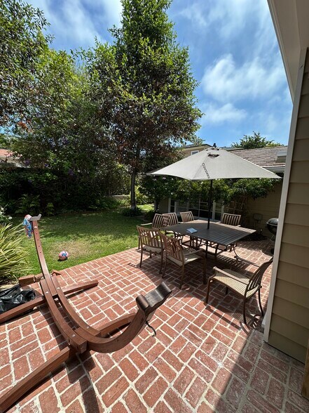outdoor patio - 1127 Virginia Way