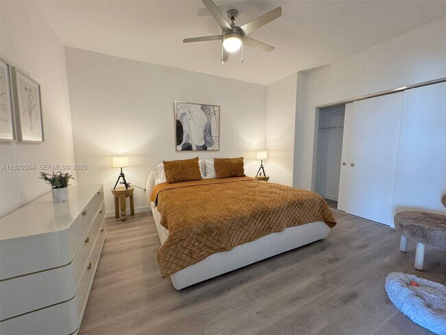 Building Photo - 1642 NE 1st Ave