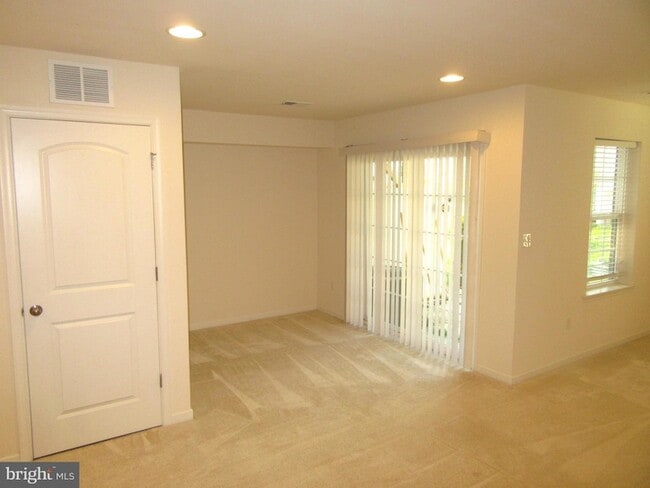 Building Photo - 532 Liam Pl