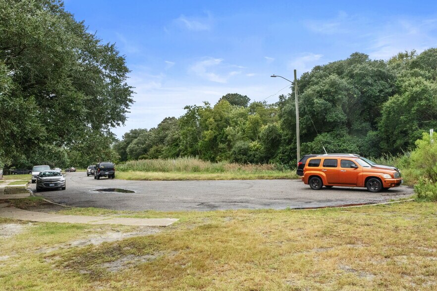 Building Photo - 483 W Ocean View Ave