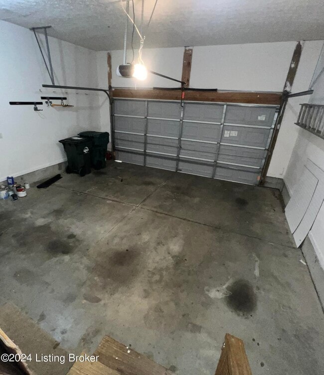 Building Photo - 9210 Eminence Ct