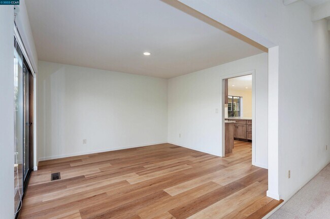 Building Photo - 591 Augusta Dr