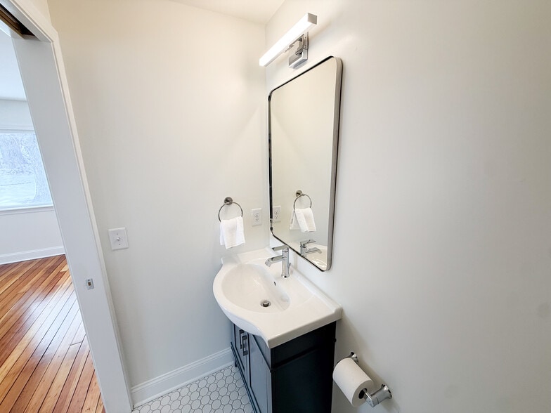 Building Photo - 602 Grove St