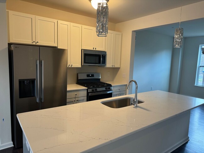 Building Photo - New Harleysville 3 Bedroom End unit Townho...