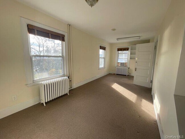 Building Photo - 579 Broadway