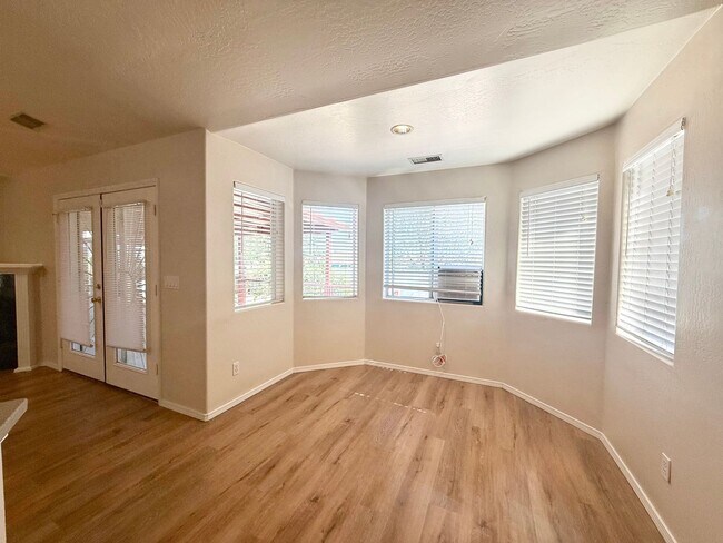 Building Photo - 821 Village Cir
