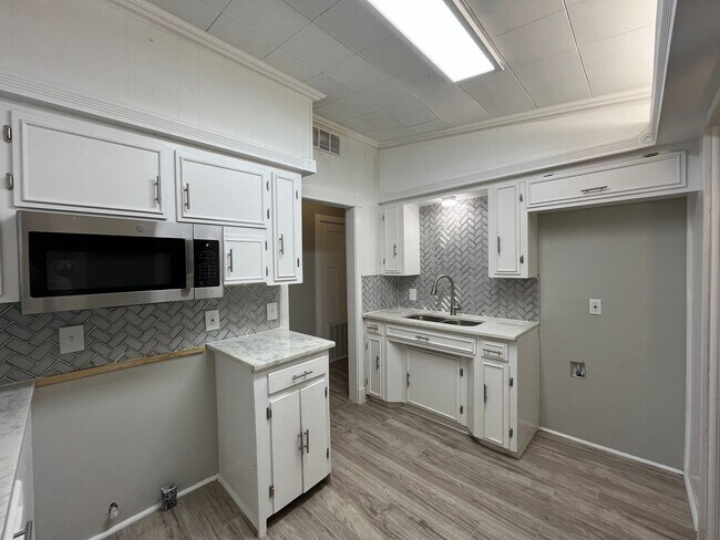Building Photo - 3309 Mahan Dr