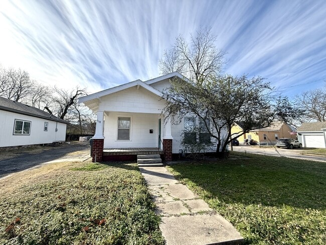 Building Photo - 518 3rd Ave NW