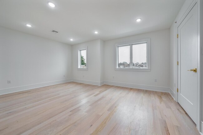 Building Photo - 6719 Meadowview Ave