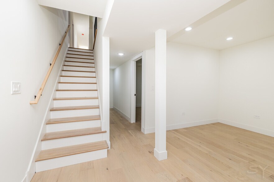 Building Photo - 1830 S Peoria St