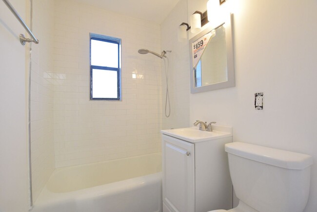 Building Photo - 1 br, 1 bath House - 2314 Formosa Ave