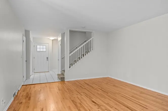 Building Photo - 2500-2502 Green Bay Rd