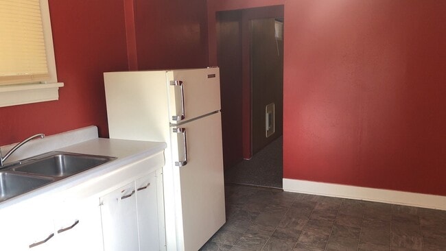 Building Photo - 468-470 NE Maiden Lane