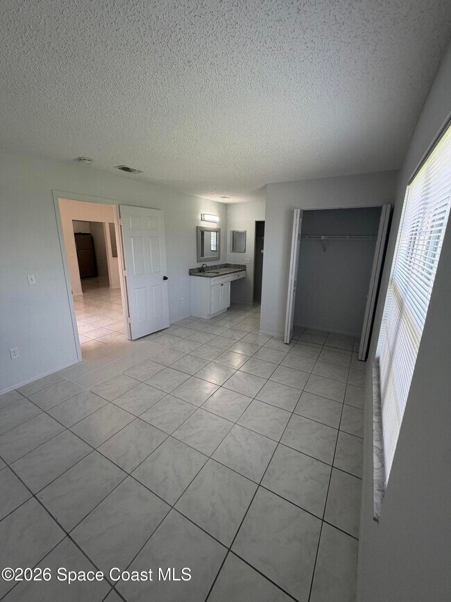 Building Photo - 1440 Malibu Cir NE