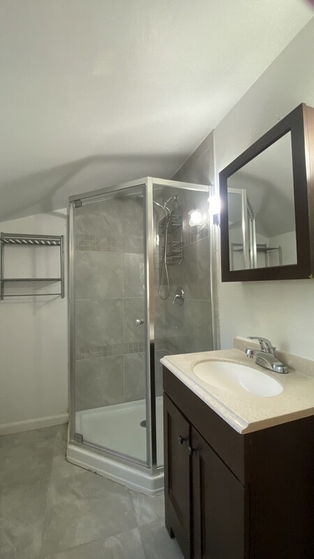 Building Photo - 121 Lois Dr
