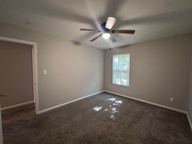 Building Photo - 224 Pond Ave