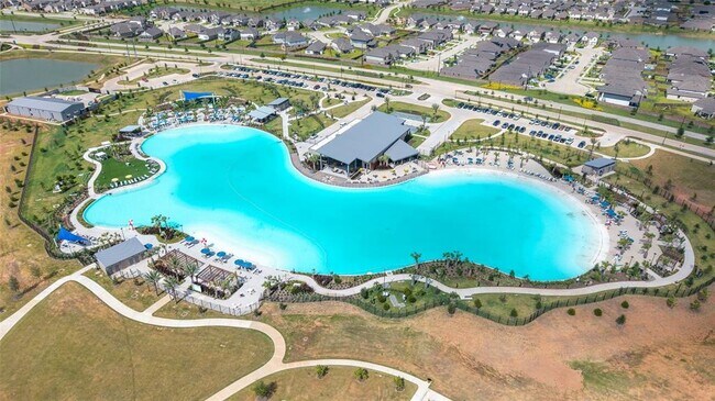 Building Photo - 728 Lake Lacosta Dr