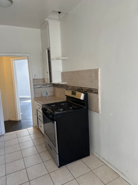 Building Photo - 3221 W 43rd Pl