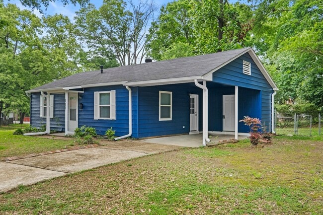 Building Photo - 102 Pine Cir