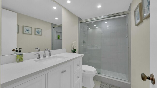 Building Photo - 450 Egret Cir