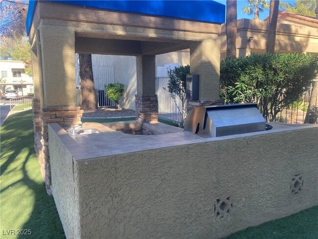 Building Photo - 3145 E Flamingo Rd