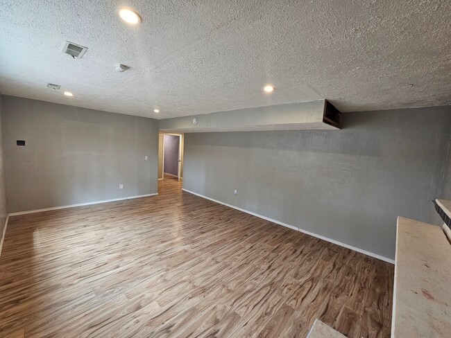 Building Photo - Beautifully Home in the Valley