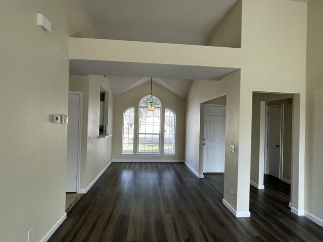 Building Photo - 1505 St Croix Ln