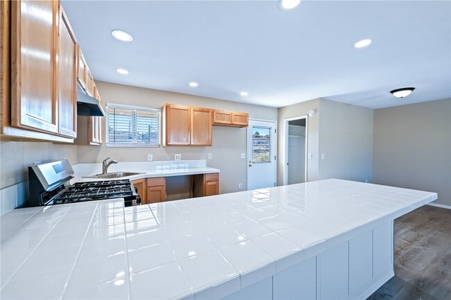 Building Photo - 1453 Luna Ln