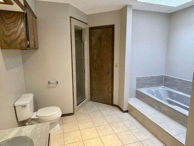 Building Photo - Oversized Three Bedroom Near Lake Hefner!!