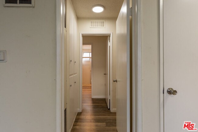 Building Photo - 1538 Stanford St