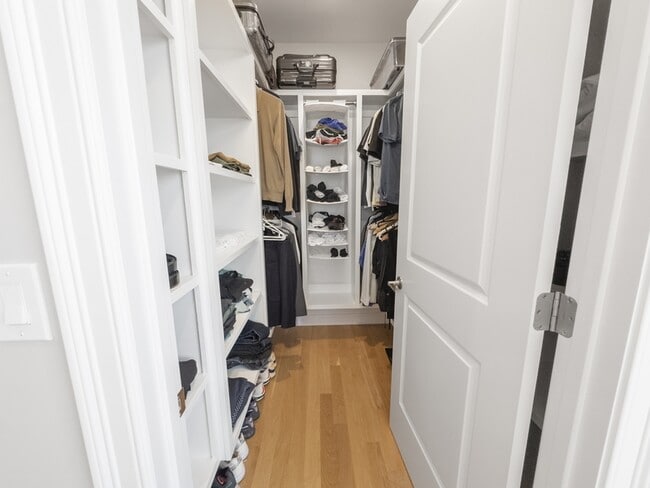 Building Photo - 40 Waverly St