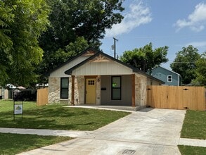 Building Photo - 908 S 10th St