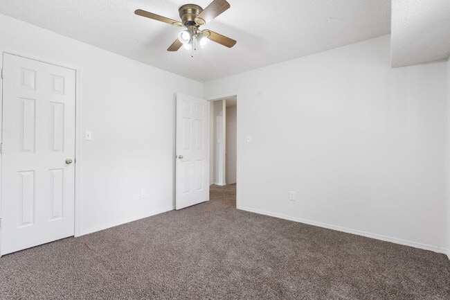 Building Photo - 1711 E Walnut Lawn St