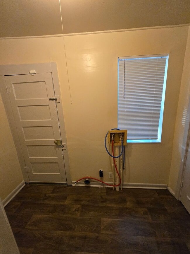 Building Photo - 3/1 - Renovated Ranch-Style home minutes from Downtown