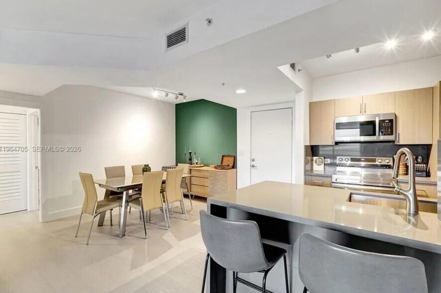 Building Photo - 18800 NE 29th Ave