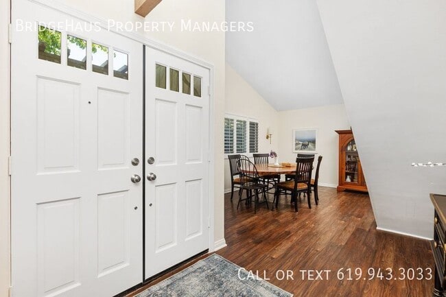 Building Photo - 1004 St Albans Pl