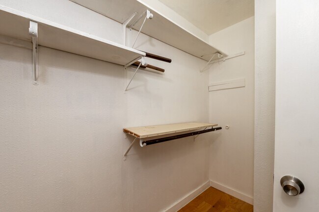 Building Photo - 8486 Ariel St