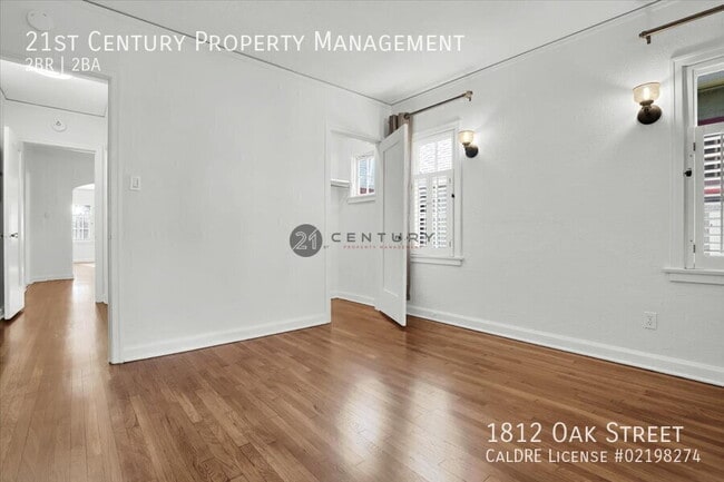 Building Photo - 1812 Oak St