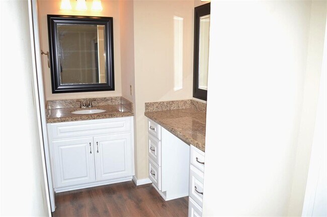 Building Photo - 202 Lakeview Terrace