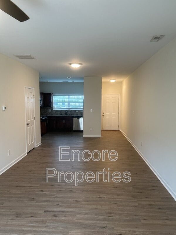 Building Photo - 121 Summerland Dr