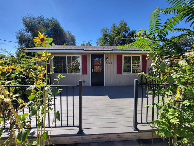 Primary Photo - 509 E Spear St